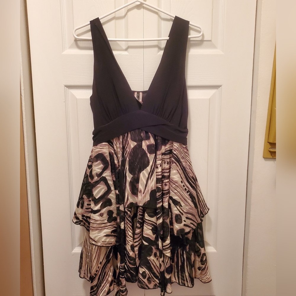 Stylish Black, Cream And Gold Sleeveless Dress
